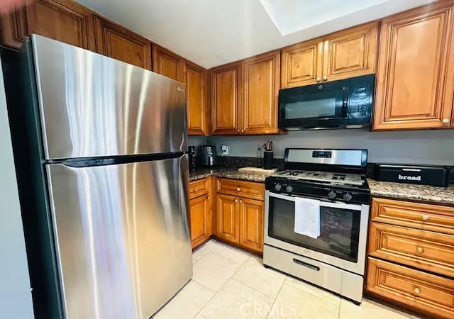 Listing Photo 5 - Condo for sale in building located at 7304 Exeter St, Paramount, CA 90723 - Unit #E