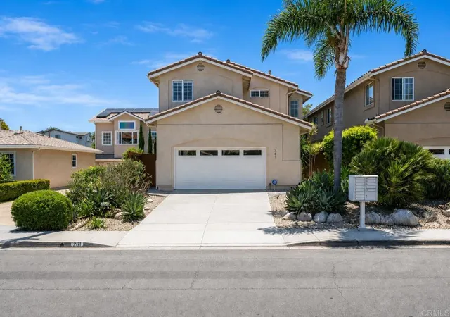 3rd image of 261 Chinquapin Ave, Carlsbad, CA 92008 | MLS# NDP2606539