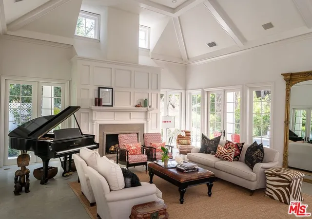Photo 3 of Mansion for sale at 17417 Rancho St, Encino, CA 91316 | MLS# 26853741 | Listing updated on 2026-10-06