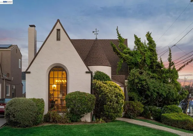 3rd image of 2600 55Th Avenue, Oakland, CA 94605 | MLS# 41141011