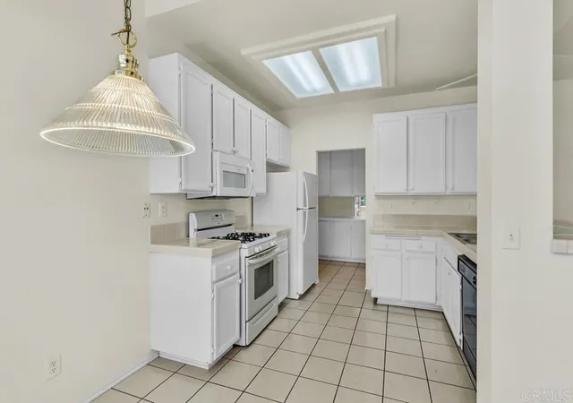 Listing Photo 5 - Condo for sale in building located at 11154 Portobelo Dr, San Diego, CA 92124