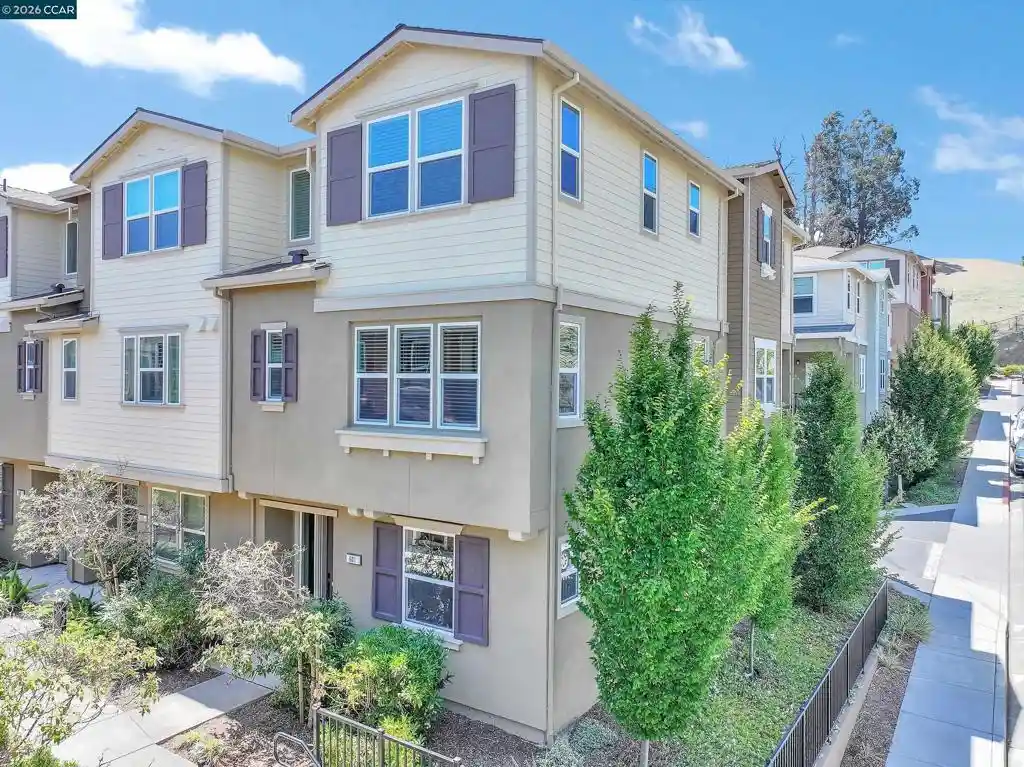 Listing Photo 1 - Condo for sale in 601 Tierney Pl located at 601 Tierney Pl, Martinez, CA 94553 - Unit 601 Tierney Pl