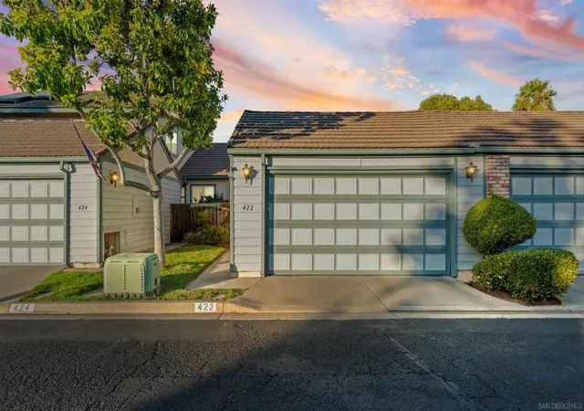 3rd image of 422 Devonshire Gln, Escondido, CA 92027 | MLS# 260016741SD