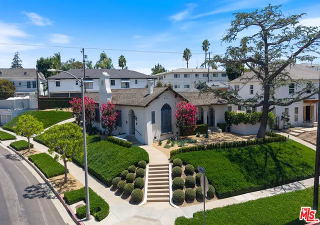 Photo 1 of Single family home for sale at 800 S Plymouth Blvd, Los Angeles, CA 90005 | MLS# 26856737 | Listing updated on 2026-08-31