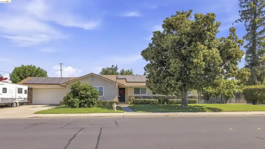 Single family home for sale at 1042 Walnut St, Oakdale, CA 95361 | MLS# 41141035