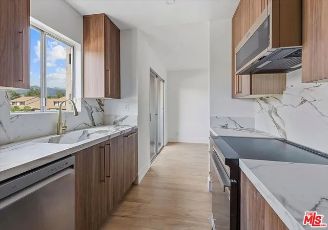 Photo 3 of Condo for sale at 25746 Player Dr #Q4, Santa Clarita, CA 91355 | MLS# 26857751 | Listing updated on 2026-10-06