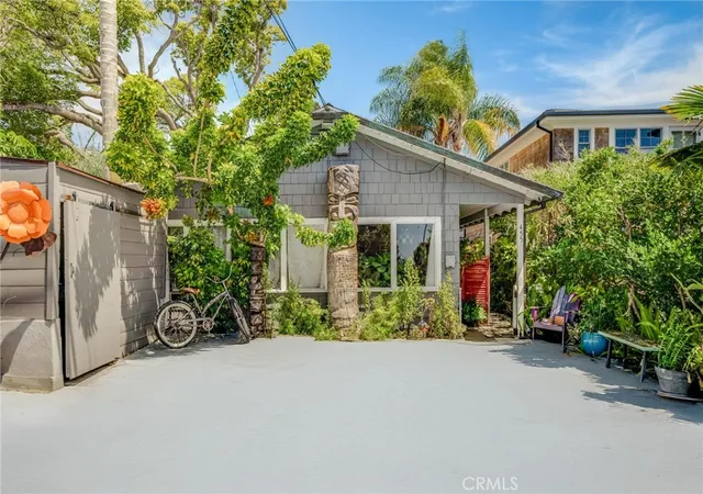 Photo 3 of Sale Pending at 455 Agate, Laguna Beach, CA 92651 | MLS# LG26148644 | Listing updated on 2026-09-10