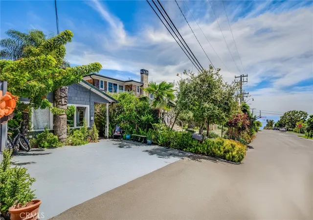 Photo 4 of Sale Pending at 455 Agate, Laguna Beach, CA 92651 | MLS# LG26148644 | Listing updated on 2026-09-10