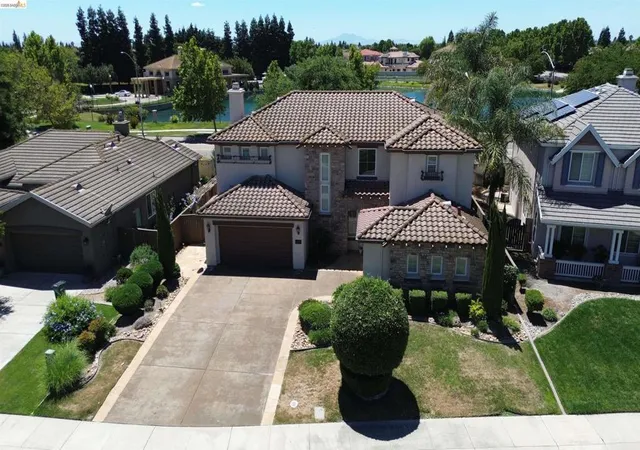 Photo 2 of Single family home for sale at 5548 Cortina Ln, Stockton, CA 95219 | MLS# 41141046 | Listing updated on 2026-10-04
