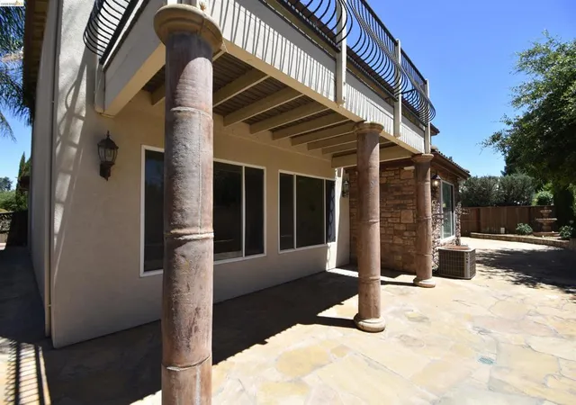 Photo 3 of Single family home for sale at 5548 Cortina Ln, Stockton, CA 95219 | MLS# 41141046 | Listing updated on 2026-10-04