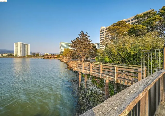 5th image of 8 Captain Dr, Emeryville, CA 94608