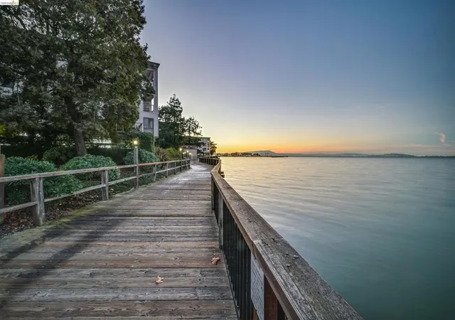 4th image of 8 Captain Dr, Emeryville, CA 94608