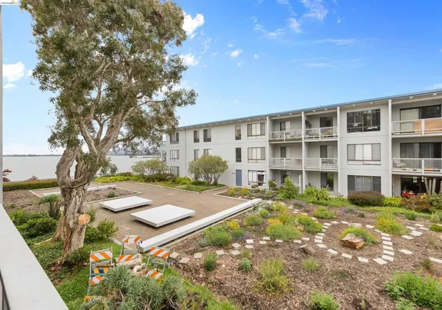 3rd image of 8 Captain Dr #E356, Emeryville, CA 94608 | MLS# 41141057