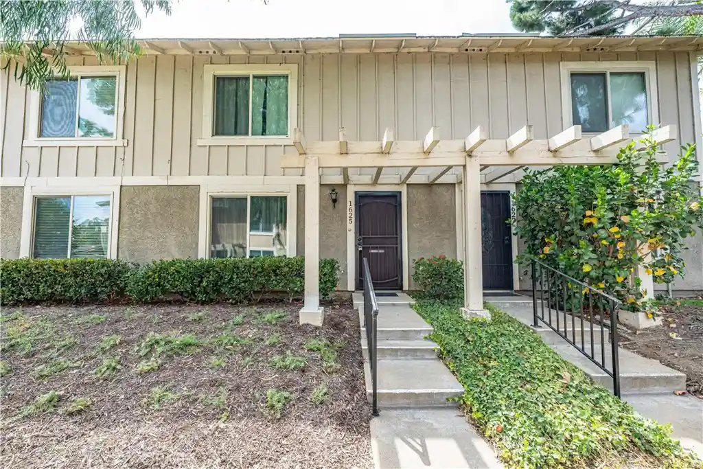 Townhouse for sale at 1625 Heather Dr, La Verne, CA 91750 | MLS# PW26149802