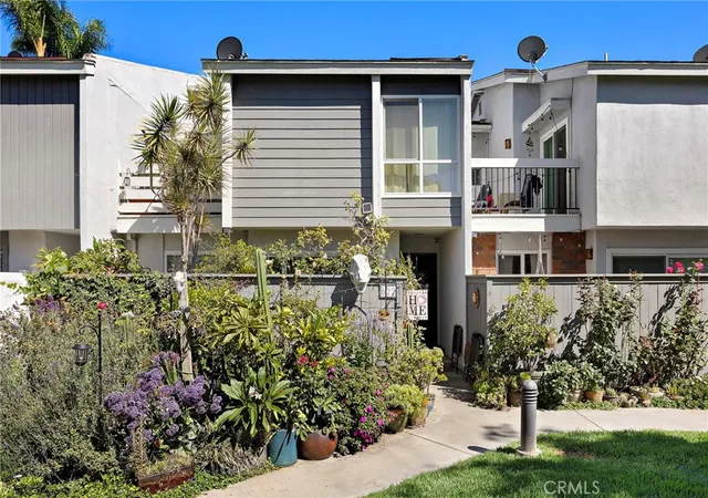 1st image of 622 Whitney Wy, Costa Mesa, CA 92626 | MLS# OC26149849