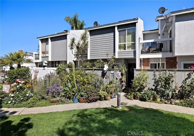 2nd image of 622 Whitney Wy, Costa Mesa, CA 92626 | MLS# OC26149849