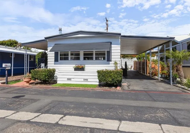 Photo 3 of Manufactured home for sale at 16444 Bolsa Chica #26, Huntington Beach, CA 92649 | MLS# IG26149765 | Listing updated on 2026-10-08