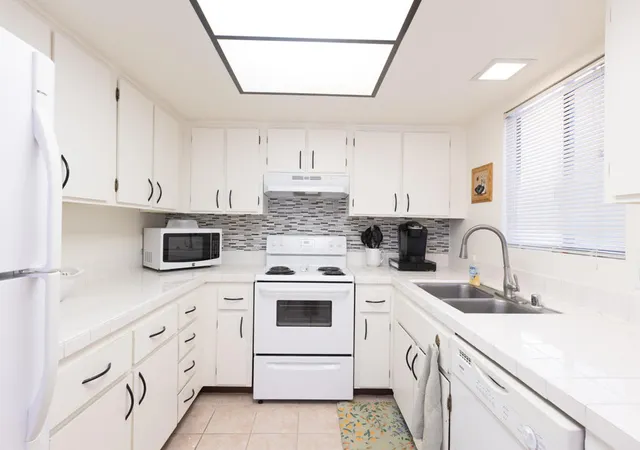 Photo 3 of Condo for sale at 5301 E Waverly Dr #222, Palm Springs, CA 92264 | MLS# 219150102DA | Listing updated on 2026-09-24