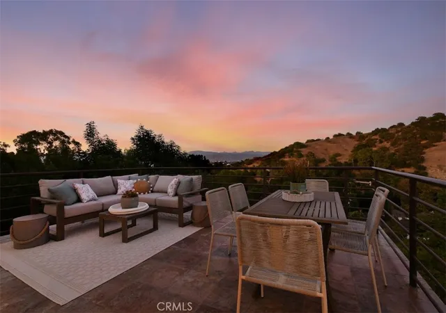 Photo 1 of Single family home for sale at 15059 Rayneta Dr, Sherman Oaks, CA 91403 | MLS# SR26149608 | Listing updated on 2026-09-26