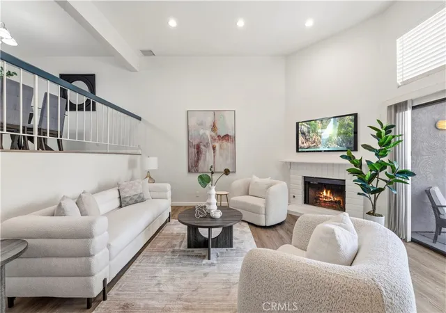 Photo 2 of Sale Pending at 5800 Owensmouth Ave #14, Woodland Hills, CA 91367 | MLS# SR26147572 | Listing updated on 2026-09-24