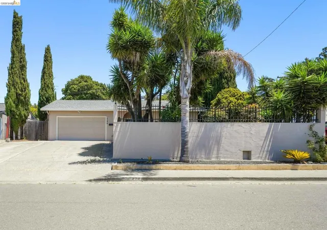 Homes for sale in Vallejo, CA | 724 Lockwood Dr, Vallejo, CA 94547 | MLS# 41141084