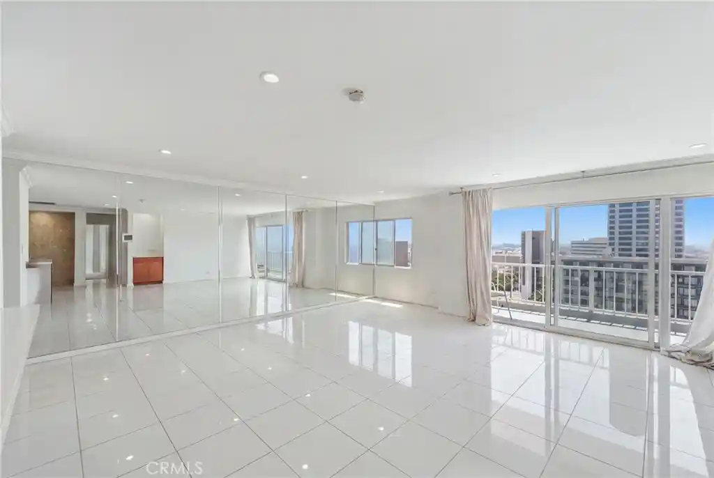 Listing Photo 5 - Condo for sale in building located at 101 California, Santa Monica, CA 90403 - Unit #1104