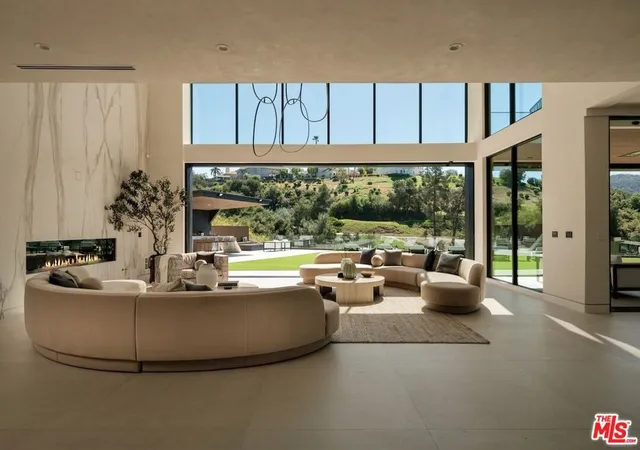 Photo 1 of Mansion for sale at 19378 Lemmer Dr, Tarzana, CA 91356 | MLS# 26858109 | Listing updated on 2026-10-05