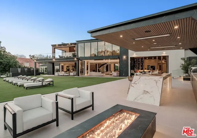Photo 2 of Mansion for sale at 19378 Lemmer Dr, Tarzana, CA 91356 | MLS# 26858109 | Listing updated on 2026-10-05