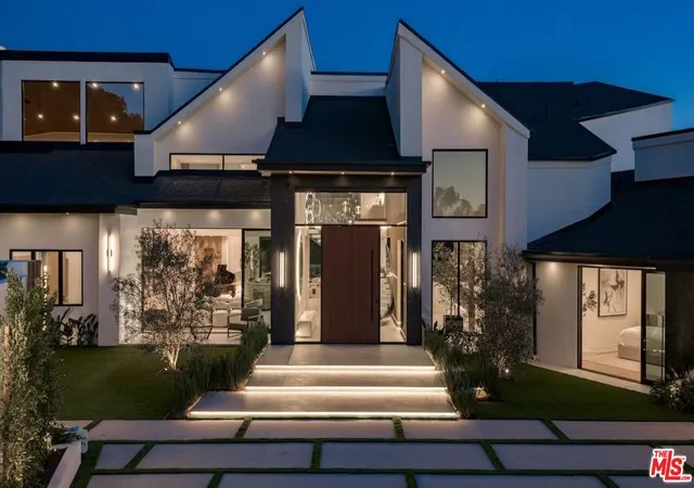 Photo 3 of Mansion for sale at 19378 Lemmer Dr, Tarzana, CA 91356 | MLS# 26858109 | Listing updated on 2026-10-05