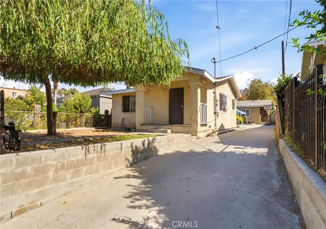 Photo 1 of Sale Pending at 652 West 87th, Los Angeles, CA 90044 | MLS# DW26148762 | Listing updated on 2026-09-23