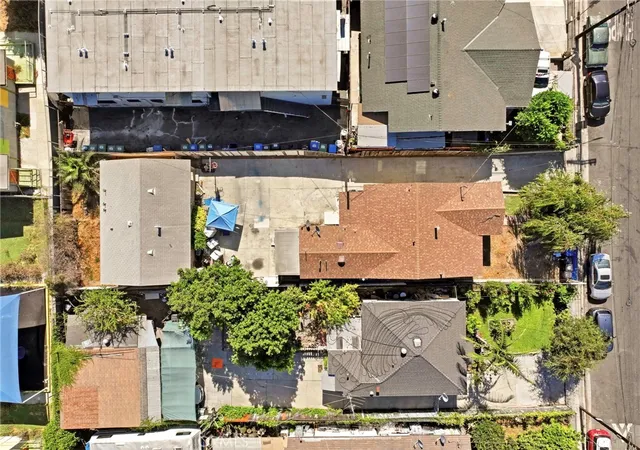 Photo 3 of Sale Pending at 652 West 87th, Los Angeles, CA 90044 | MLS# DW26148762 | Listing updated on 2026-09-23