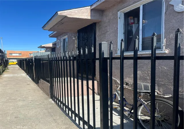Listing Photo 4 - Condo for sale in building located at 9435 S Western, Los Angeles, CA 90047