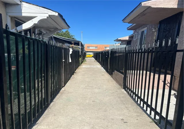 Listing Photo 2 - Condo for sale in building located at 9435 S Western, Los Angeles, CA 90047 - Unit #
