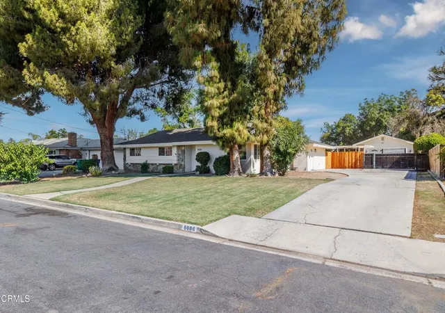 3rd image of 6606 Desmond Ct, Bakersfield, CA 93308 | MLS# P1-27942