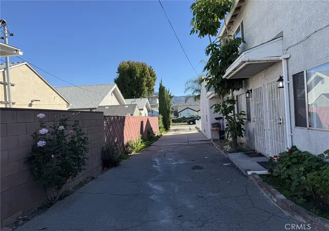 2nd image of 1953 N Parish Pl, Burbank, CA 91504 | MLS# SR26150097