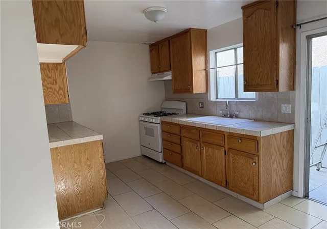 3rd image of 1953 N Parish Pl, Burbank, CA 91504 | MLS# SR26150097