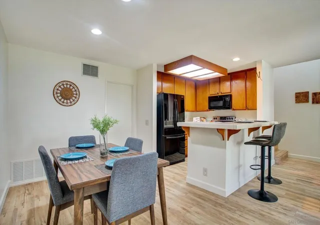 Photo 3 of Townhouse for sale at 4230 Porte De Palmas #43, San Diego, CA 92122 | MLS# 260016820SD | Listing updated on 2026-09-11
