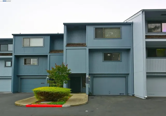 Townhouse for sale at 17994 Azalea Rd, Hayward, CA 94541-4609 | MLS# 41141129