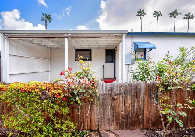 Listing Photo 2 - Condo for sale in building located at 4568 70 Winona Ave, San Diego, CA 92115 - Unit #