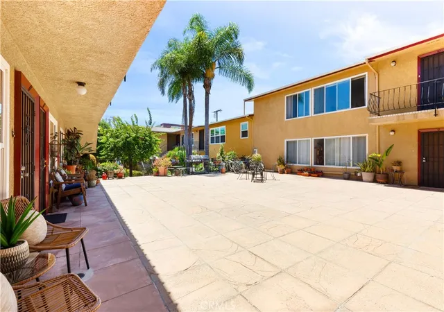 Homes for sale in Long Beach, CA | 2075 E Appleton Street, Long Beach, CA 90803 | Houzeo