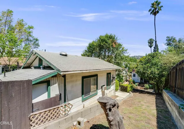 Listing Photo 4 - Condo for sale in building located at 4012 Clayton Ave W, Los Angeles, CA 90027