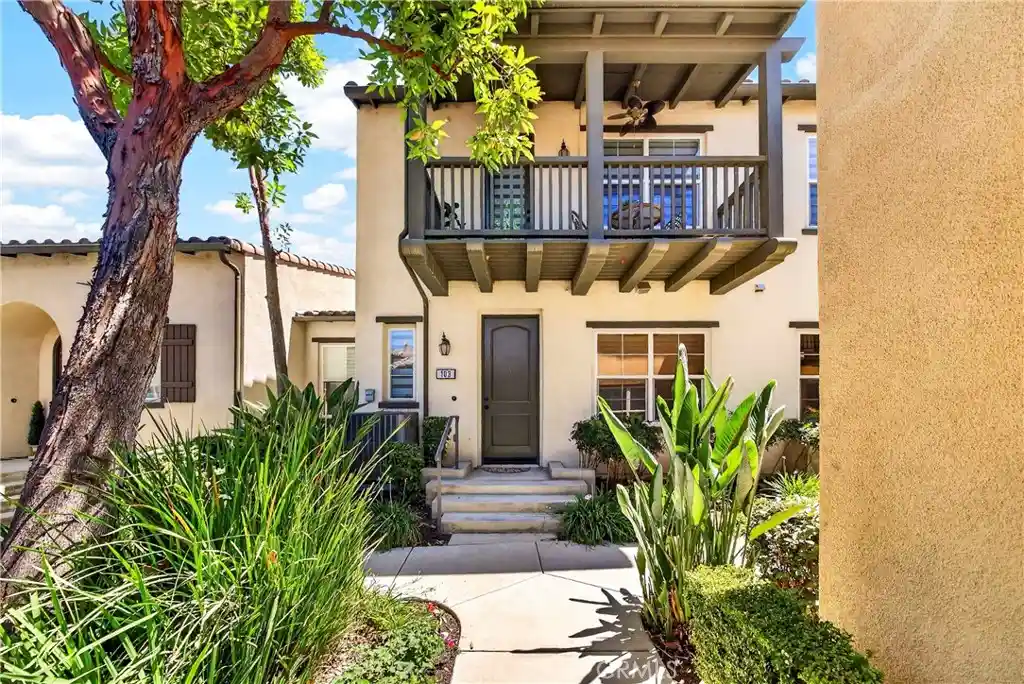 Listing Photo 2 - Condo for sale in 4317 Owens St located at 4317 Owens St, Corona, CA 92883 - Unit #103