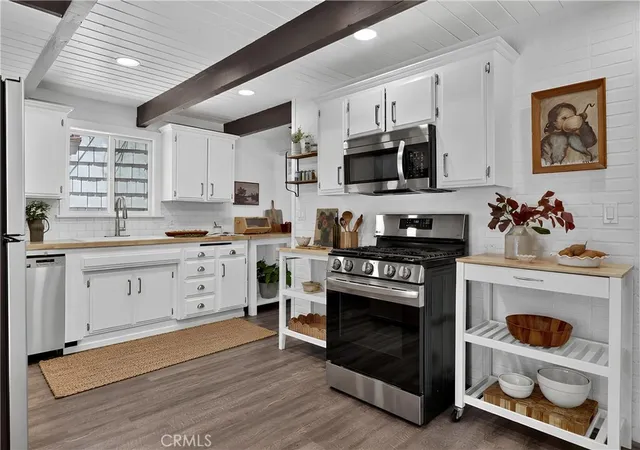 Photo 3 of Single family home for sale at 335 Oak, Lake Arrowhead, CA 92352 | MLS# IG26150454 | Listing updated on 2026-10-07