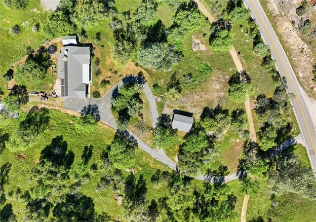 3rd image of 31749 Road 400, Coarsegold, CA 93614 | MLS# FR26150530