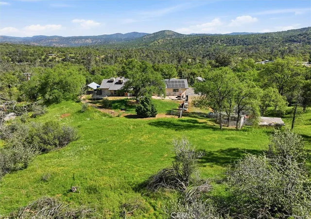 5th image of 31749 Road 400, Coarsegold, CA 93614 | MLS# FR26150530