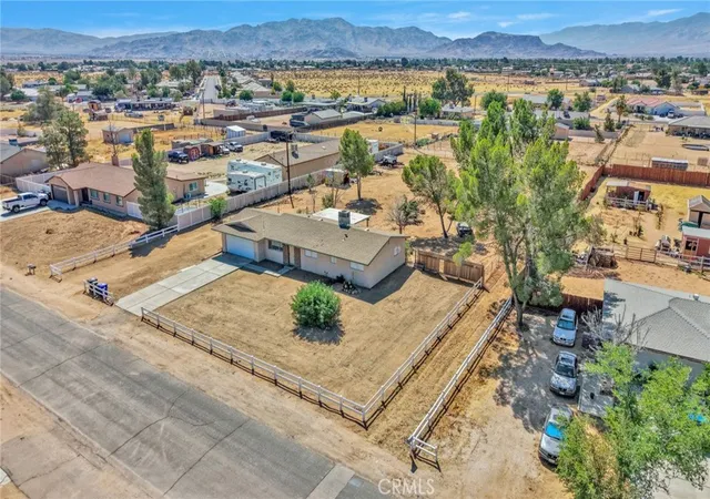 3rd image of 15075 Flathead Rd, Apple Valley, CA 92307 | MLS# HD26150551