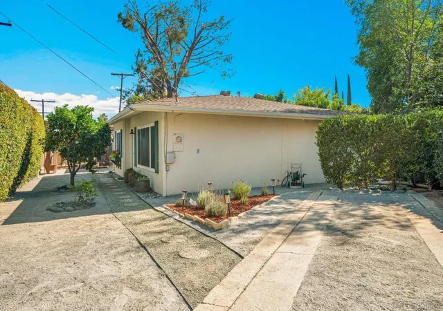 Photo 2 of Sale Pending at 917 Chestnut St, Escondido, CA 92025 | MLS# 260016869SD | Listing updated on 2026-10-01
