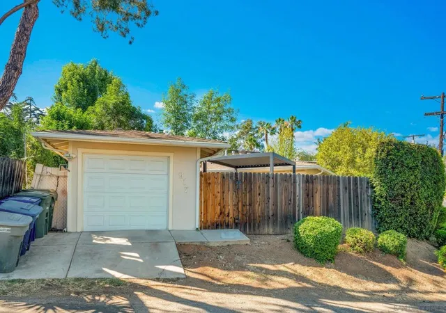 Photo 3 of Sale Pending at 917 Chestnut St, Escondido, CA 92025 | MLS# 260016869SD | Listing updated on 2026-10-01