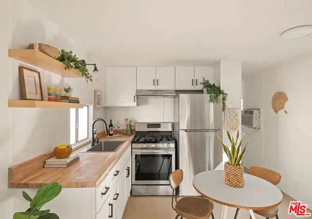 Manufactured home for sale at 11250 Playa St #82, Culver City, CA 90230 | MLS# 26858245