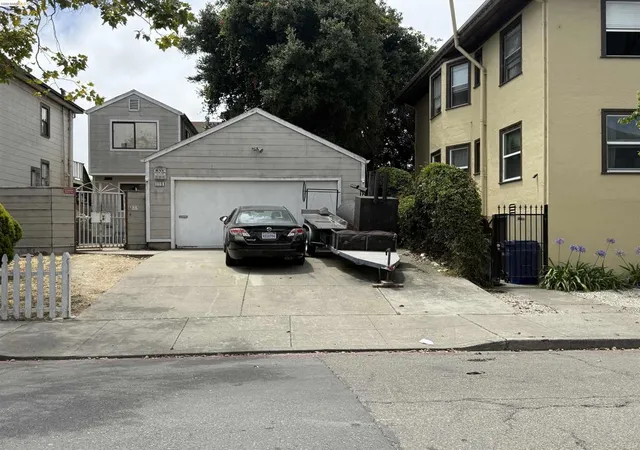 Single family home for sale at 1119 16th Street, Oakland, CA 94607 | MLS# 41141222